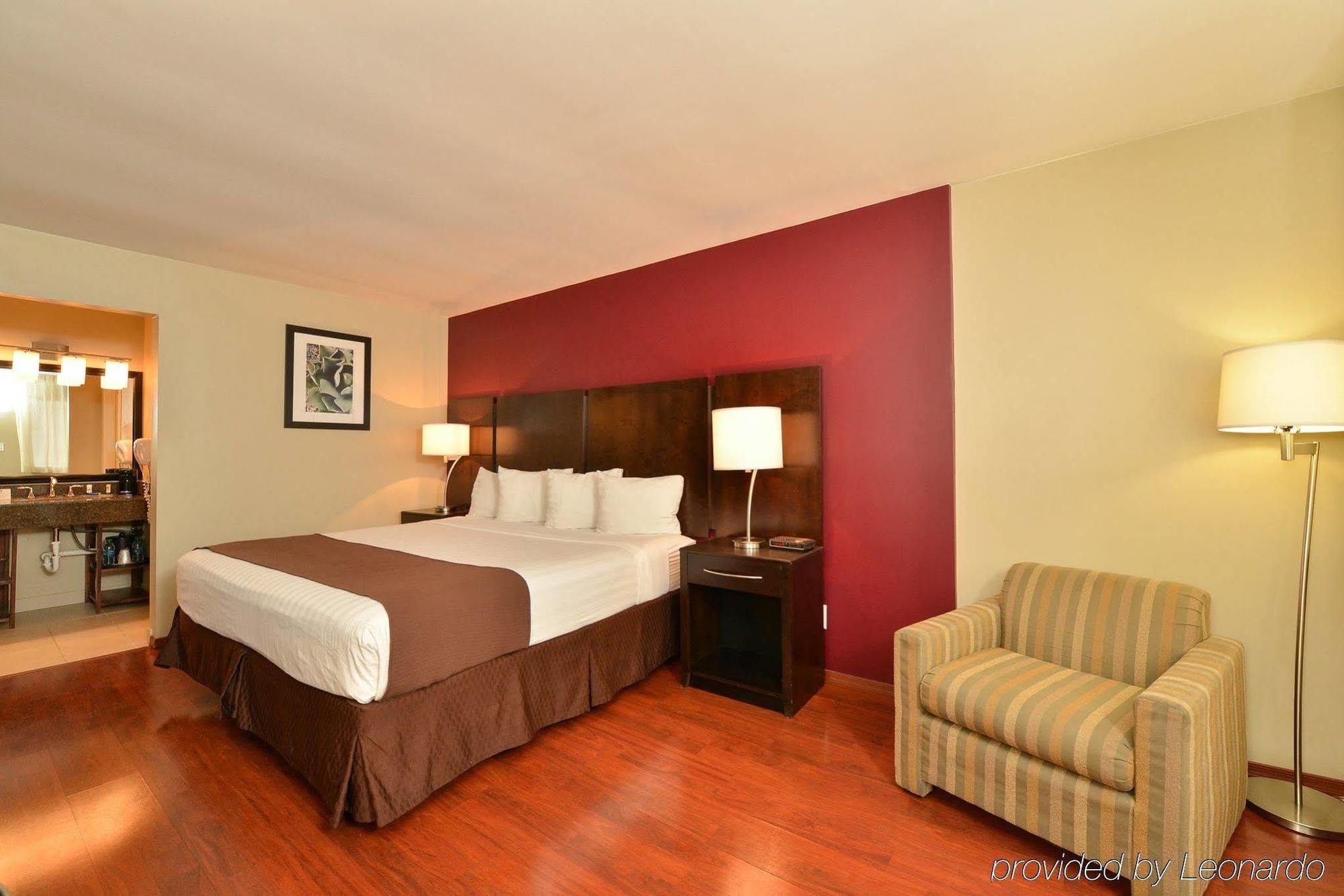 Quality Inn & Suites Phoenix Nw - Sun City Youngtown Ngoại thất bức ảnh