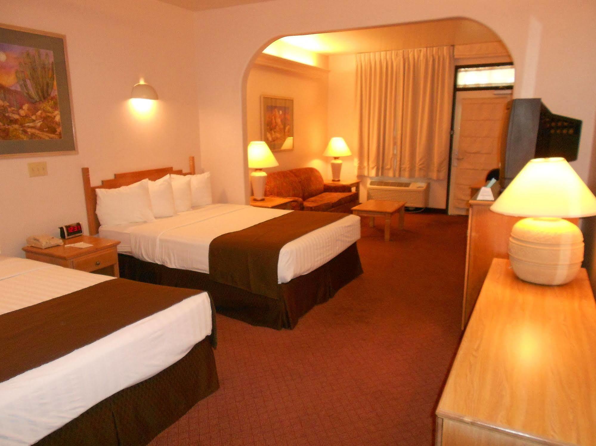 Quality Inn & Suites Phoenix Nw - Sun City Youngtown Ngoại thất bức ảnh