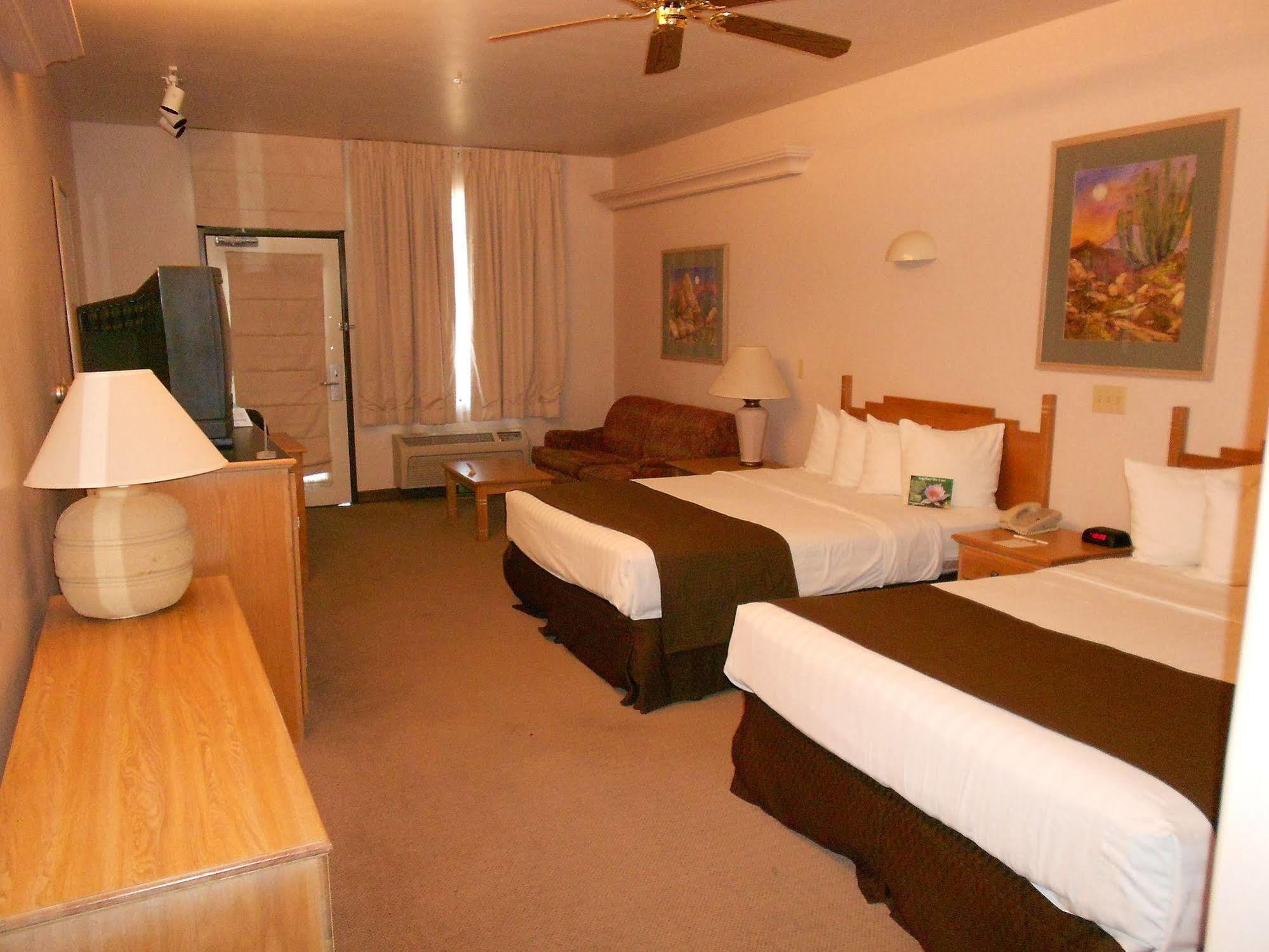 Quality Inn & Suites Phoenix Nw - Sun City Youngtown Ngoại thất bức ảnh