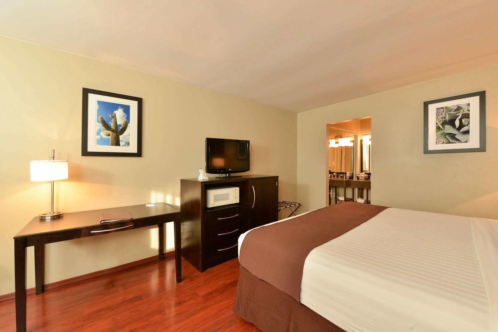Quality Inn & Suites Phoenix Nw - Sun City Youngtown Ngoại thất bức ảnh