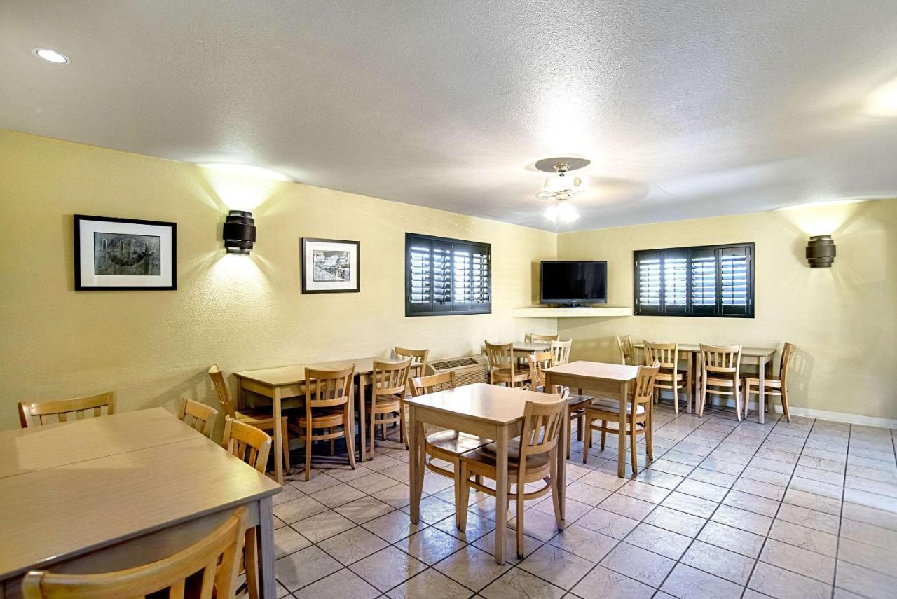 Quality Inn & Suites Phoenix Nw - Sun City Youngtown Ngoại thất bức ảnh